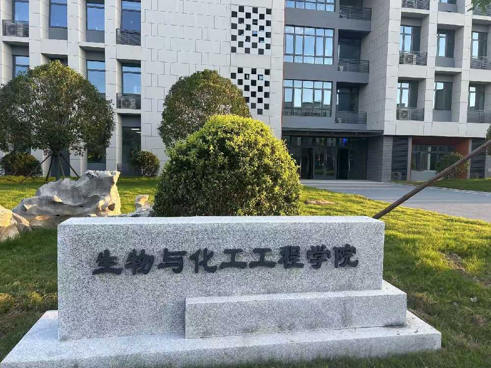 都兰县扬州职业大学体育场高杆灯项目